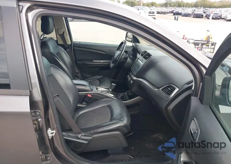 2019 Dodge Journey Crossroad z USA, uszkodzony, nr VIN 3C4PDCGGXKT716949